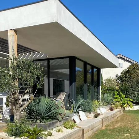Villa Farniente - Newly Refurbished House With Swimming Pool Ecully